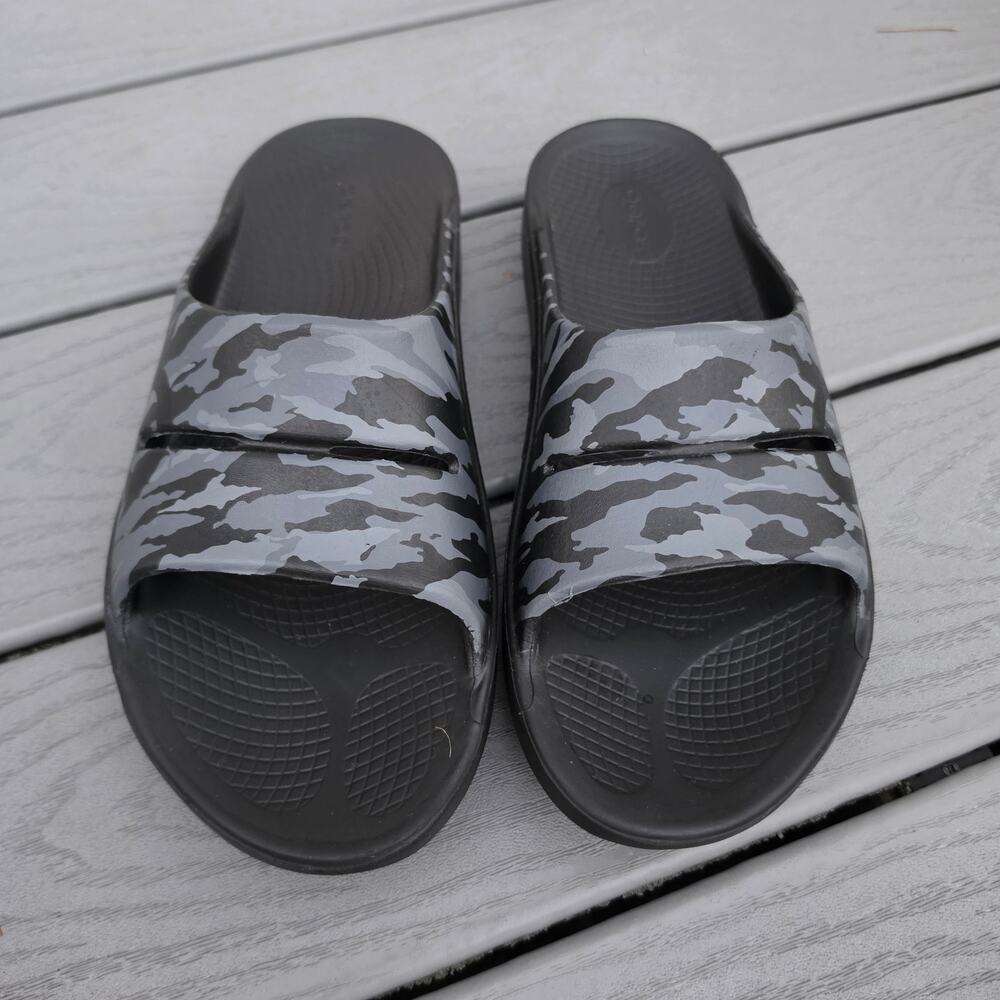 Oofos Unisex Sport Recovery Slides Sandals Camouflage Gray, Size M 11 & W 13